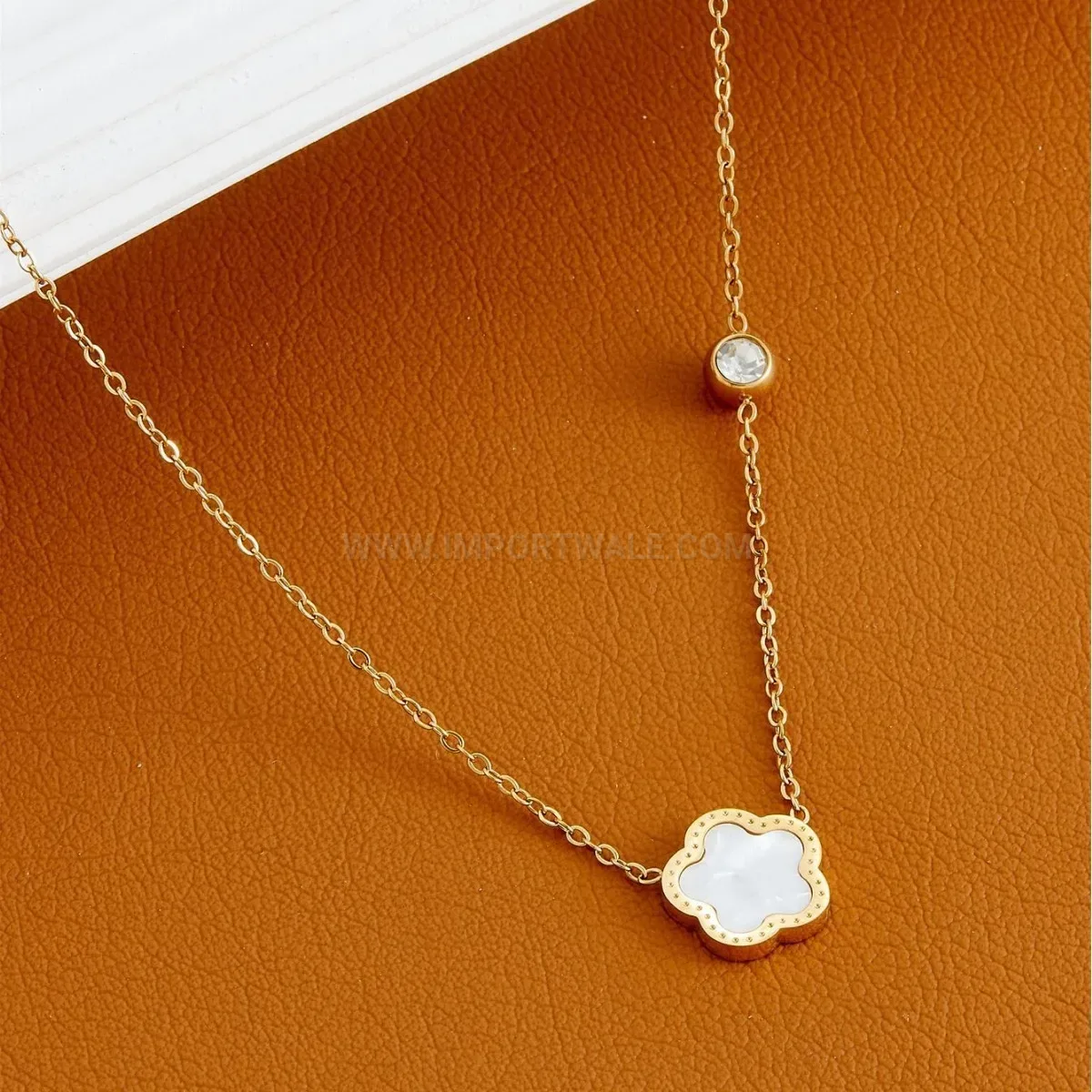 Chic Titanium Steel Flower Pendant Necklace with Mother of Pearl and Rhinestones