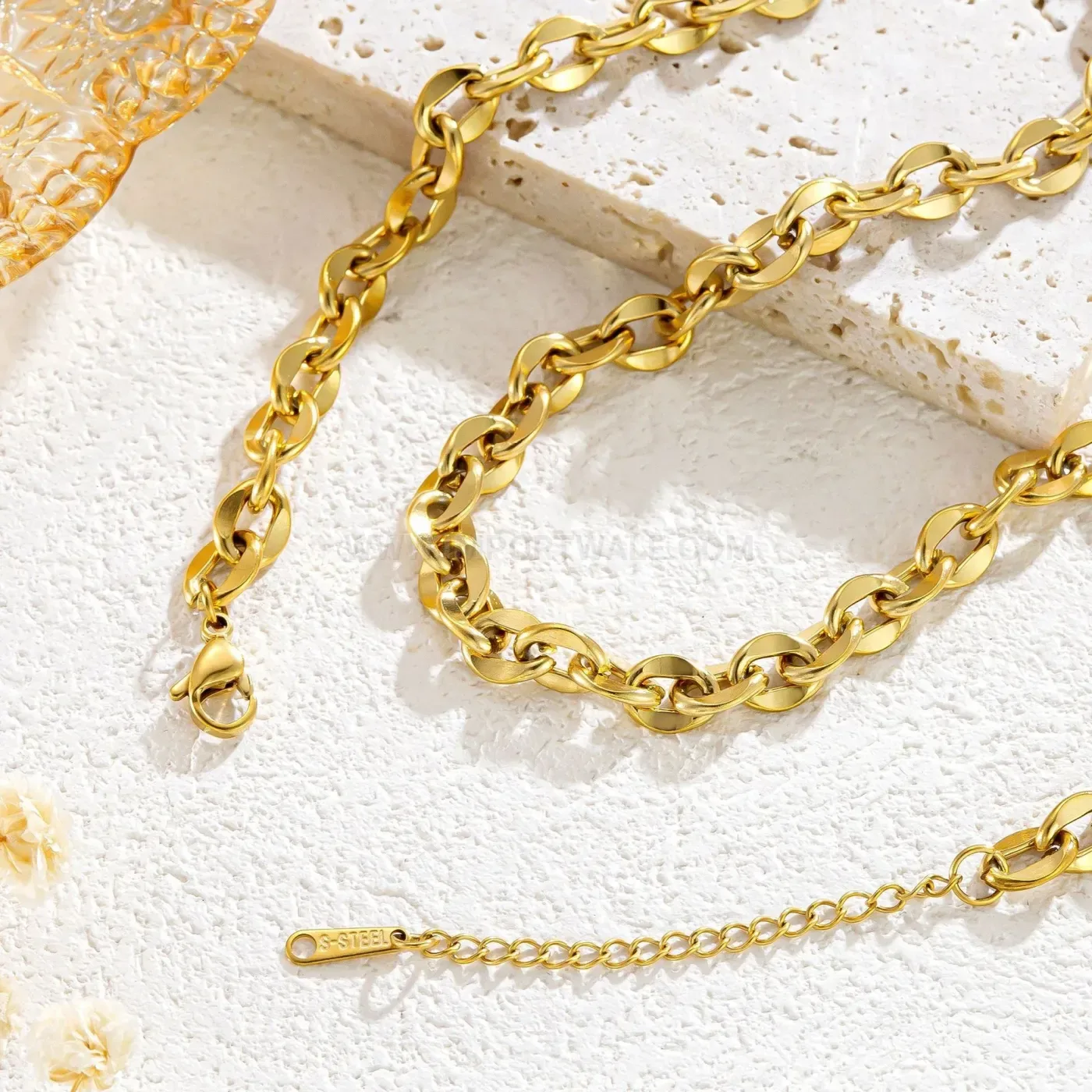 Bold Lip Motif Titanium Steel Geometric Chain Necklace