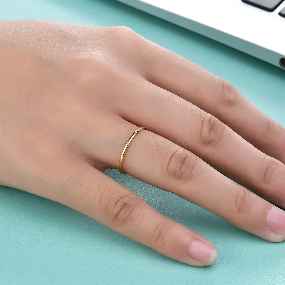 Stylish Slim Mobius Twist Stainless Steel Band Ring