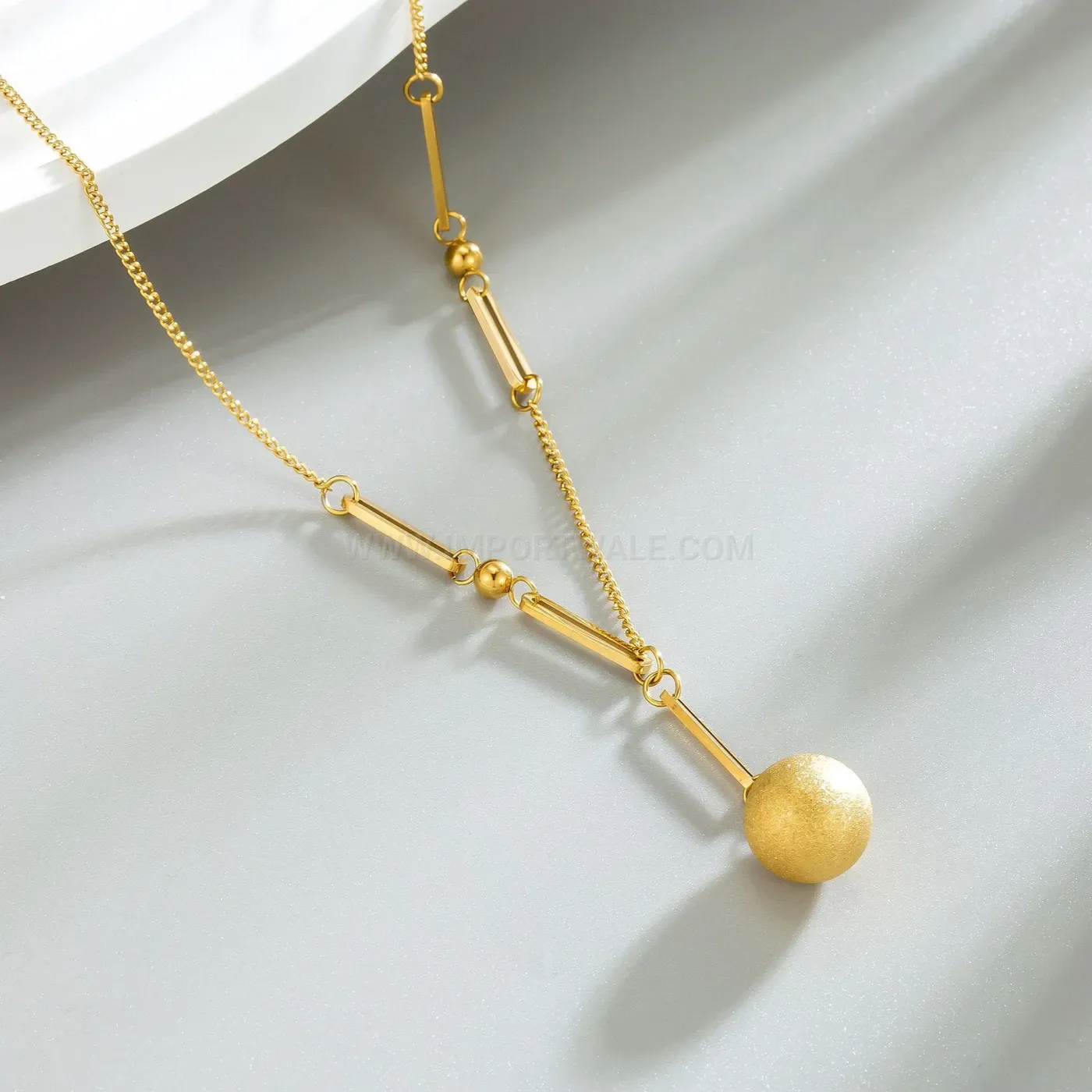 Modern Frosted Gold Sphere Pendant Stainless Steel Clavicle Chain Necklace