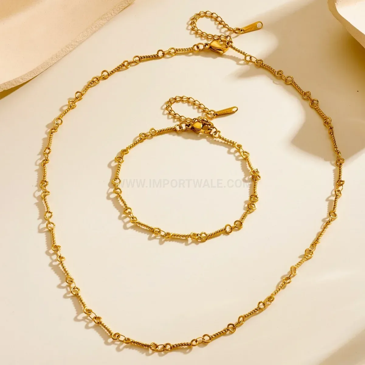 Designer Gold Plated Stainless Steel Interlocking Double Ring Chain Necklace