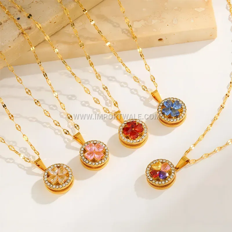 Rotatable Zircon Flower Pendant Titanium Steel Necklace with Gold Plating