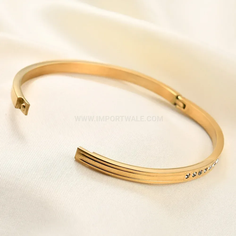 Elegant 18K Gold Plated Zirconia Inlaid Open Stainless Steel Bangle