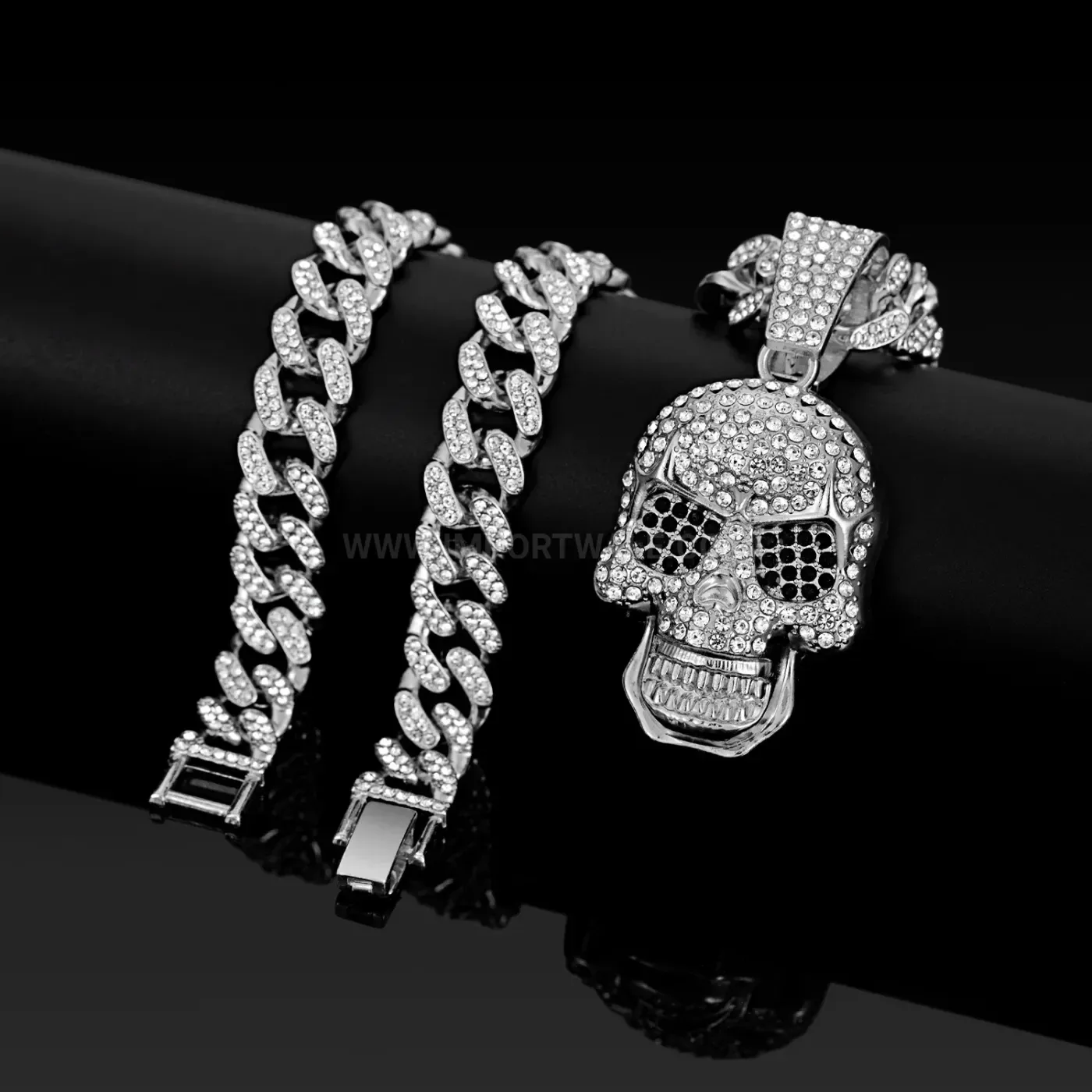 Iced Out Skull Pendant with Zinc Alloy Cuban Chain