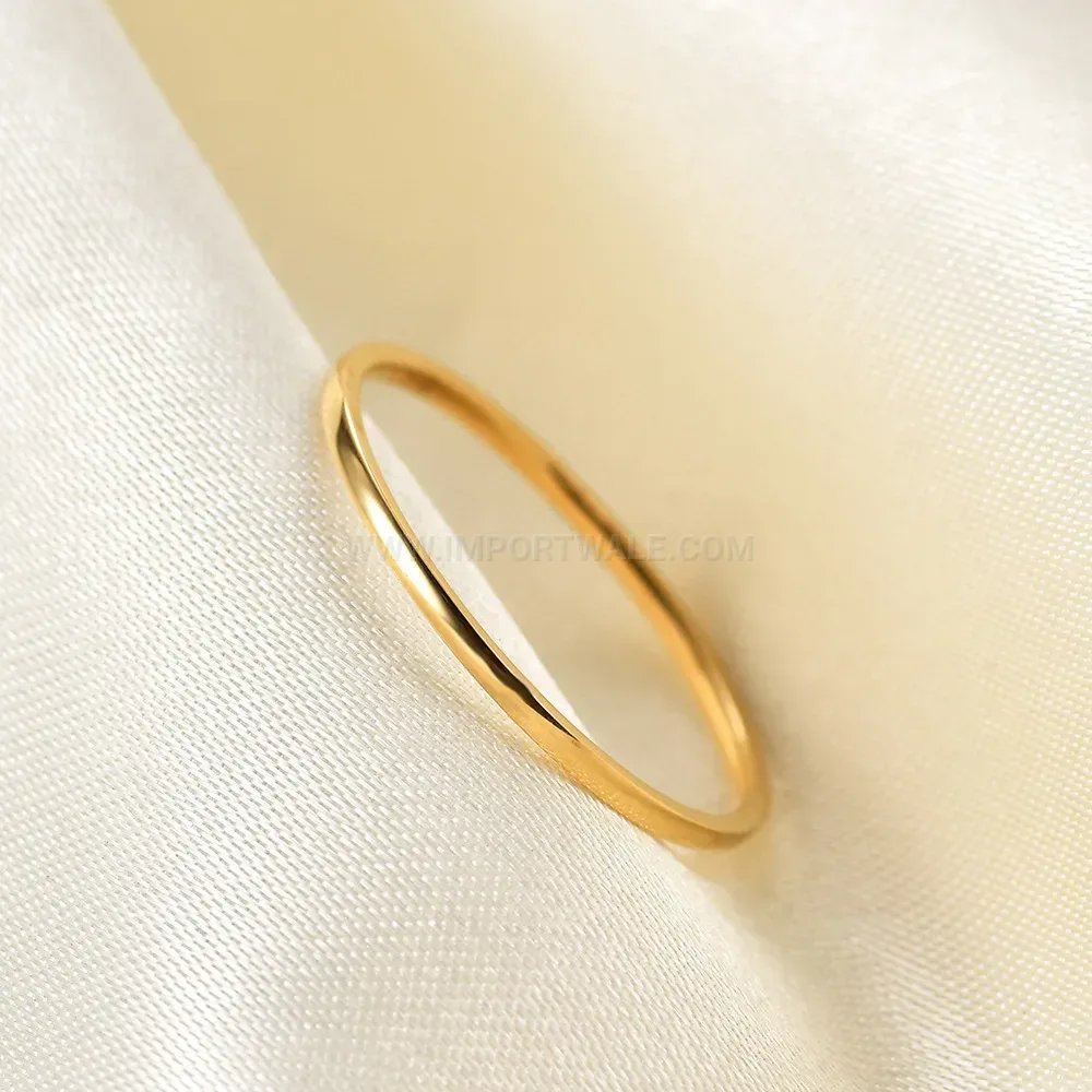Stylish Slim Mobius Twist Stainless Steel Band Ring