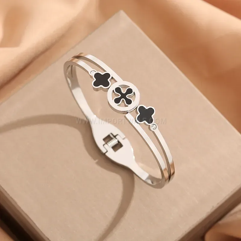 Vintage Four Leaf Clover Titanium Steel Bangle Bracelet