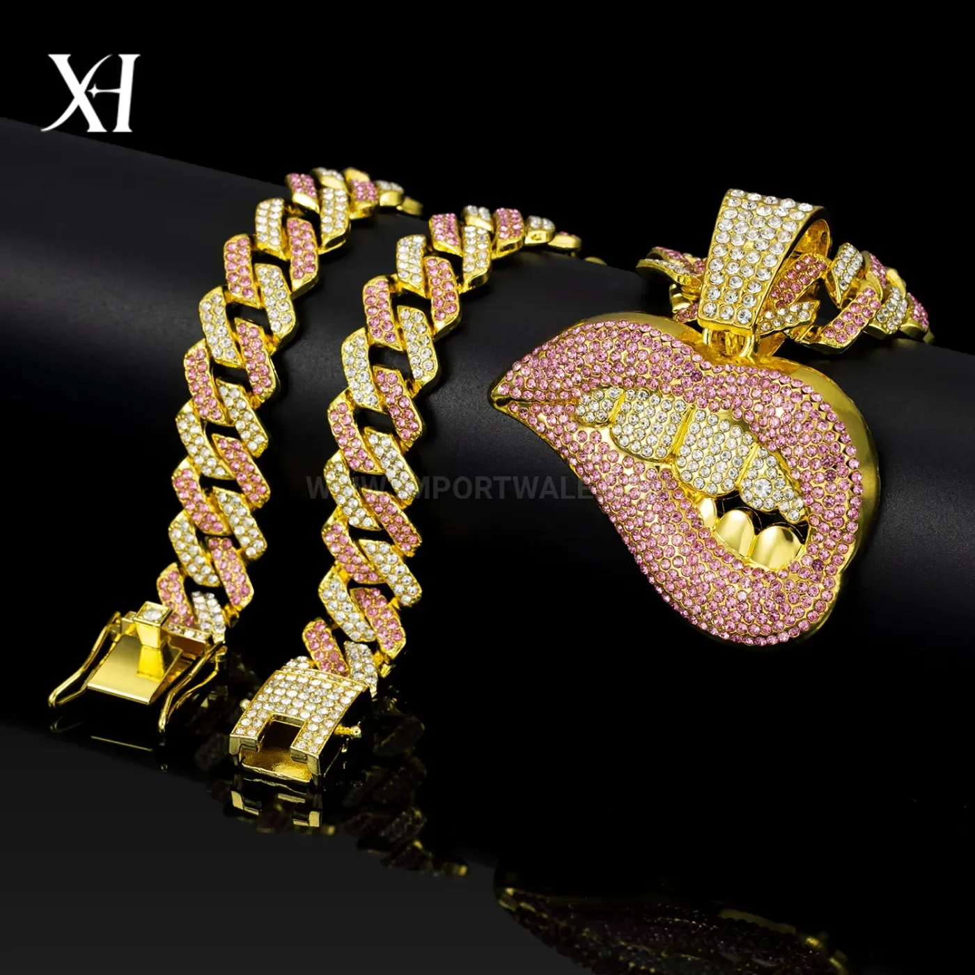 Trendy Pink Rhinestone Lips Pendant Cuban Chain Necklace
