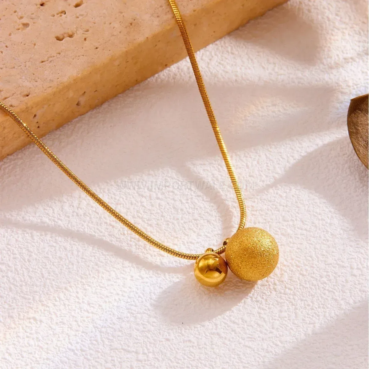 Elegant Gold Stainless Steel Frosted Sphere Pendant Clavicle Chain Necklace