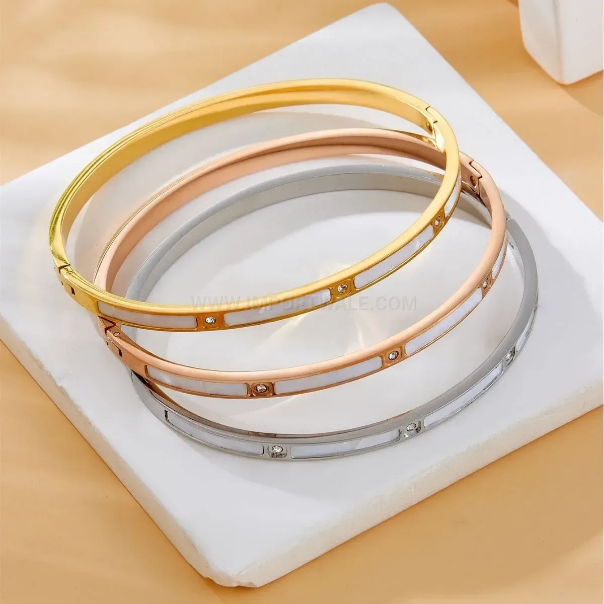 Bold Vacuum-Plated Floral Heart Rhinestone Stainless Steel Bangle