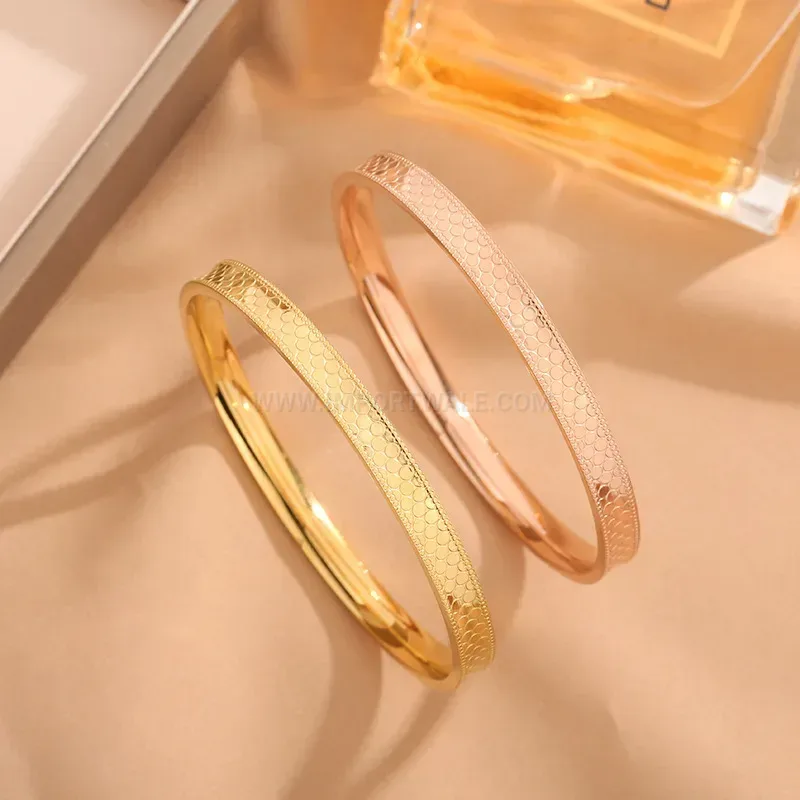 Textured Dragon Scale Pattern Gold-Plated Titanium Bangle