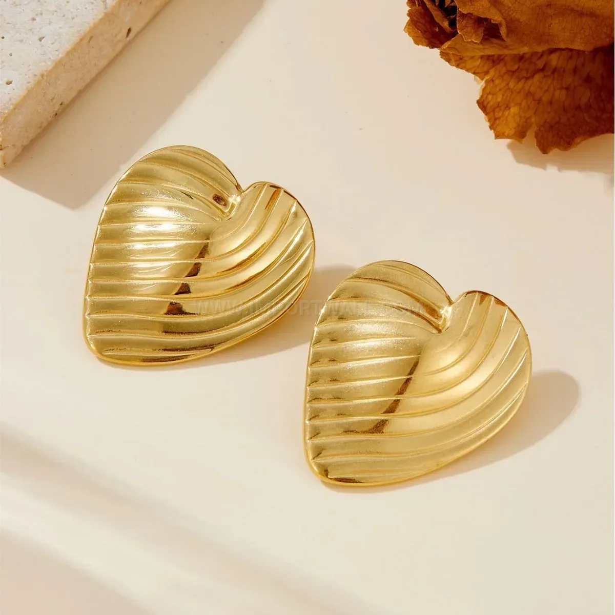 Elegant Gold Plated Striped Heart Titanium Steel Earrings and Necklace Set