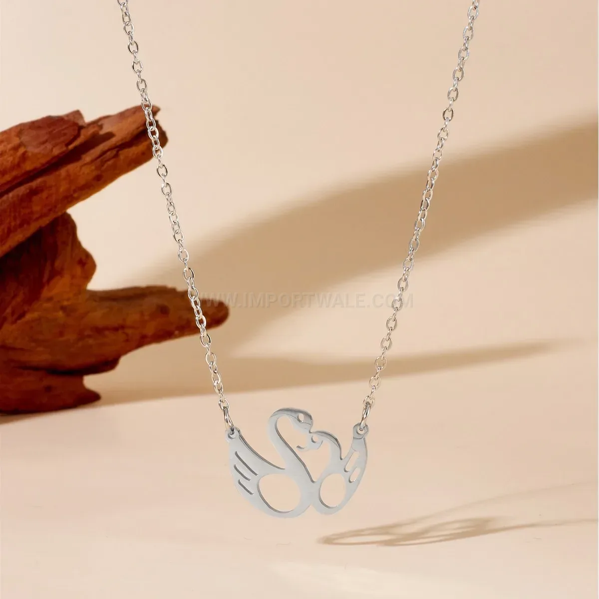Fashion Minimalist Kissing Swan Vacuum Plated Titanium Steel Pendant Necklace