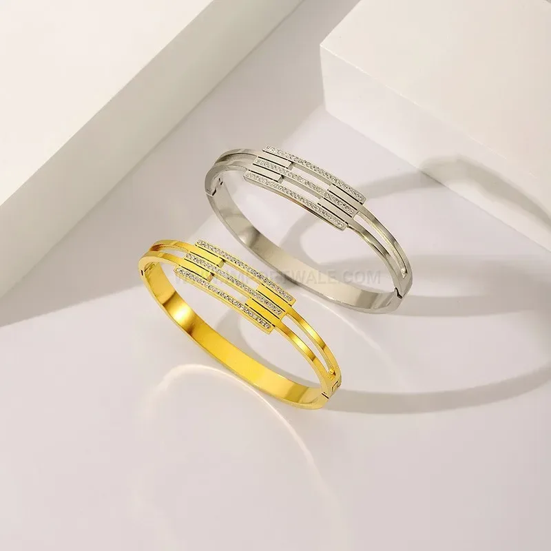 Designer Hollow Four Leaf Clover Stainless Steel Bangle