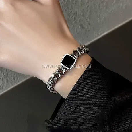 Women's Geometric Square Link Titanium Steel Bracelet with Quartz Accent