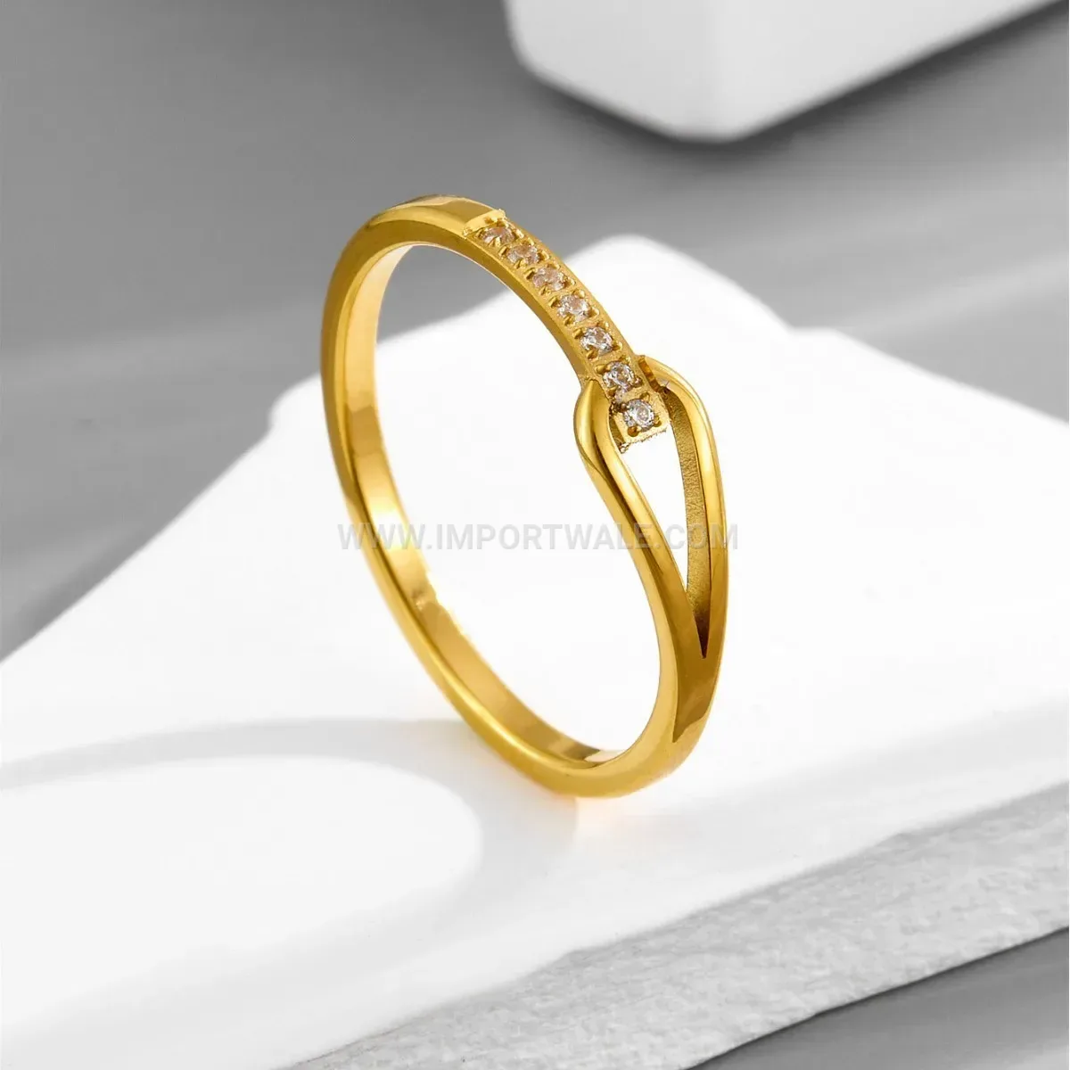 Geometrical Hollowed Titanium Steel Ring Set with Seven Zirconia Stones