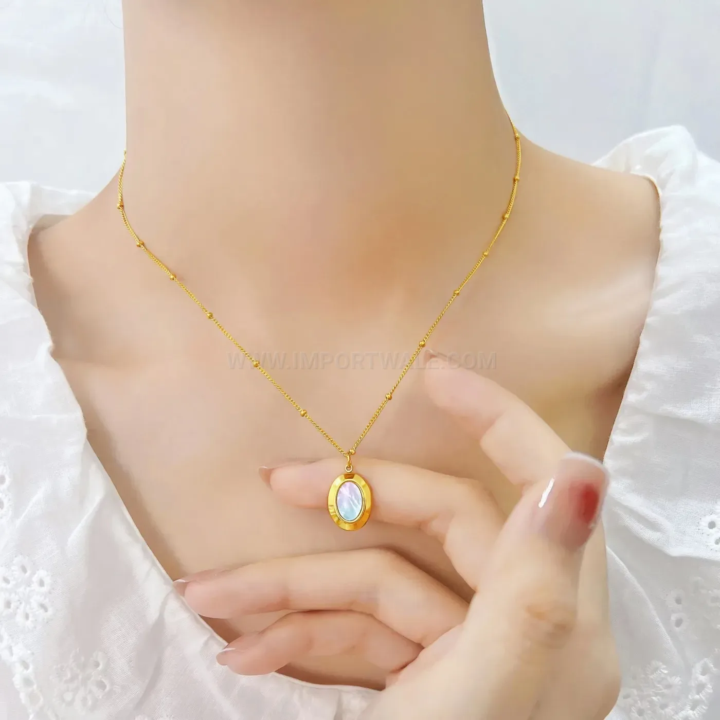 Bold Gold Plated Titanium Steel Oval Shell Pendant Necklace