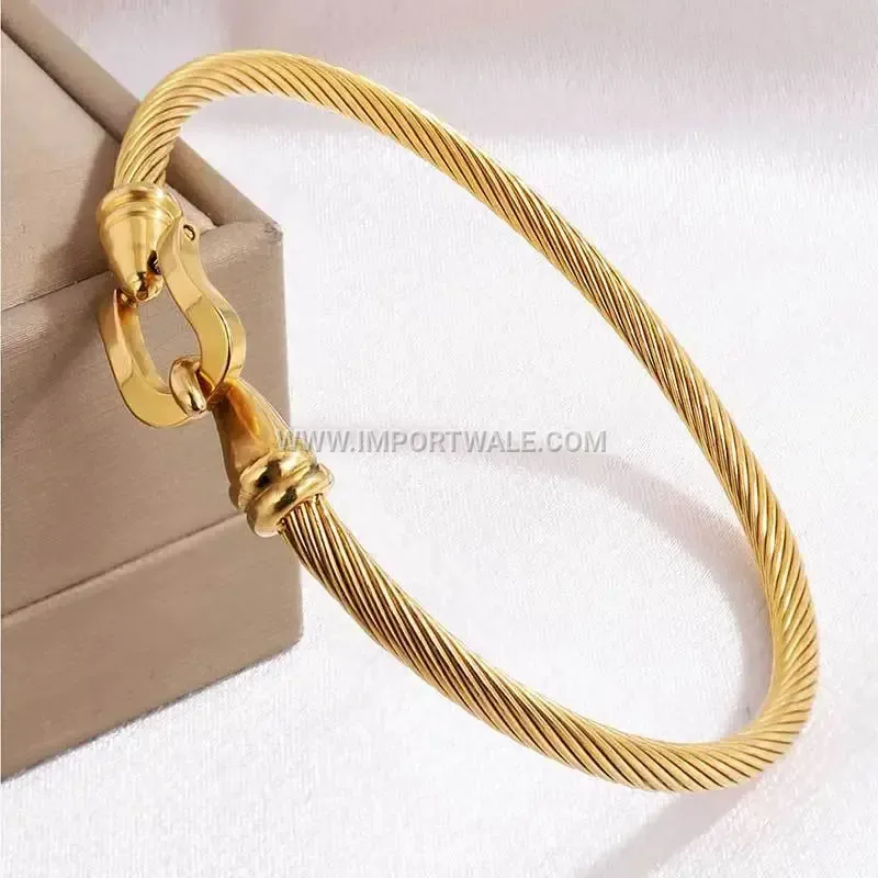 Waterproof Titanium Steel Horseshoe Clasp Accent Chain Bracelet