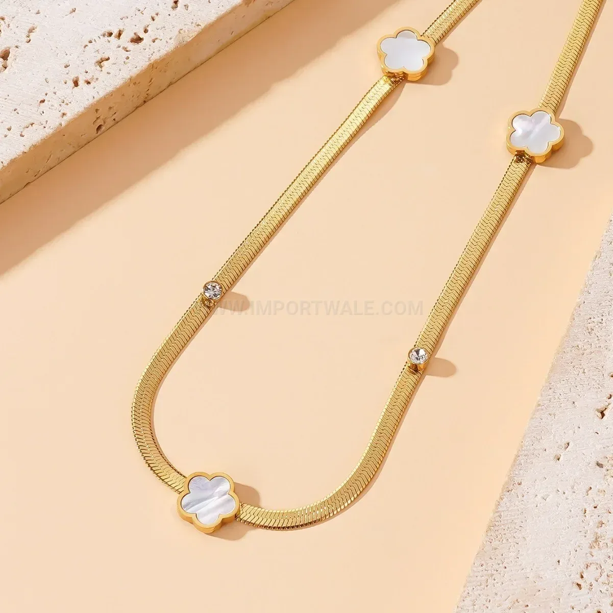 Fashion Titanium Steel White Shell Five-Leaf Flower Blade Chain Necklace