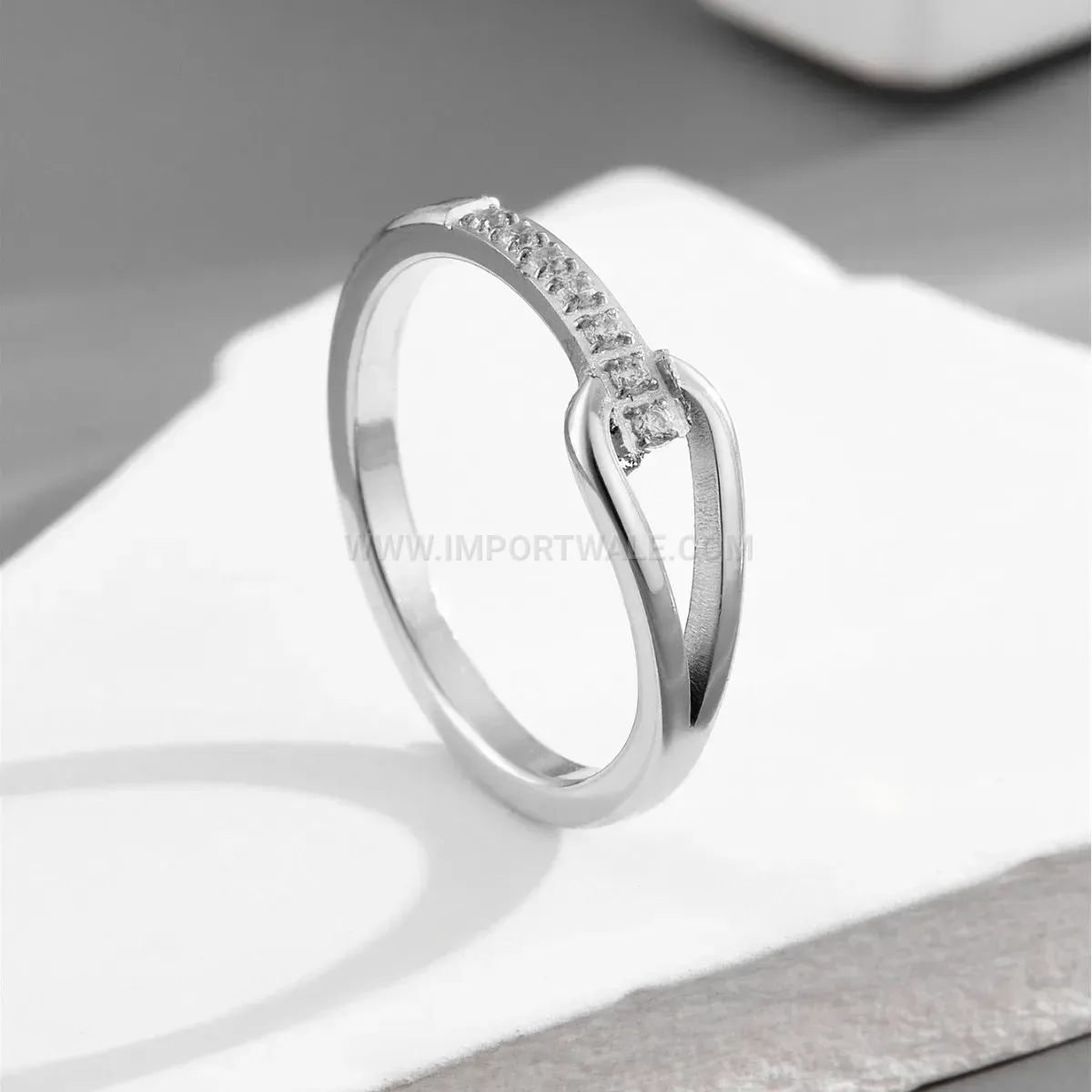 Geometrical Hollowed Titanium Steel Ring Set with Seven Zirconia Stones
