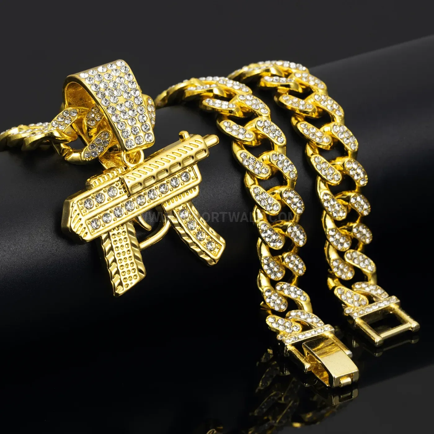 Elegant Rhinestone Submachine Gun Alloy Pendant Cuban Chain Necklace