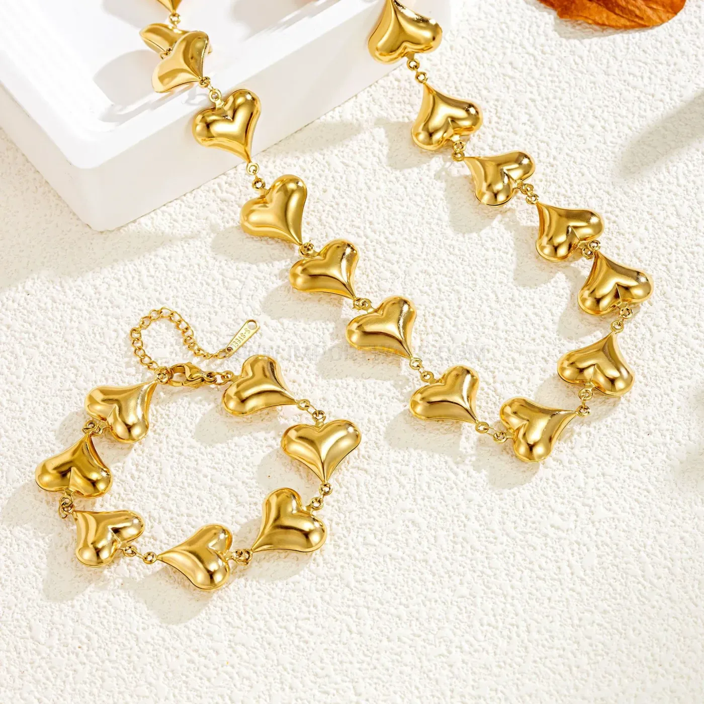 Fashion Titanium Steel Interlocking Heart Pendant Collar Necklace