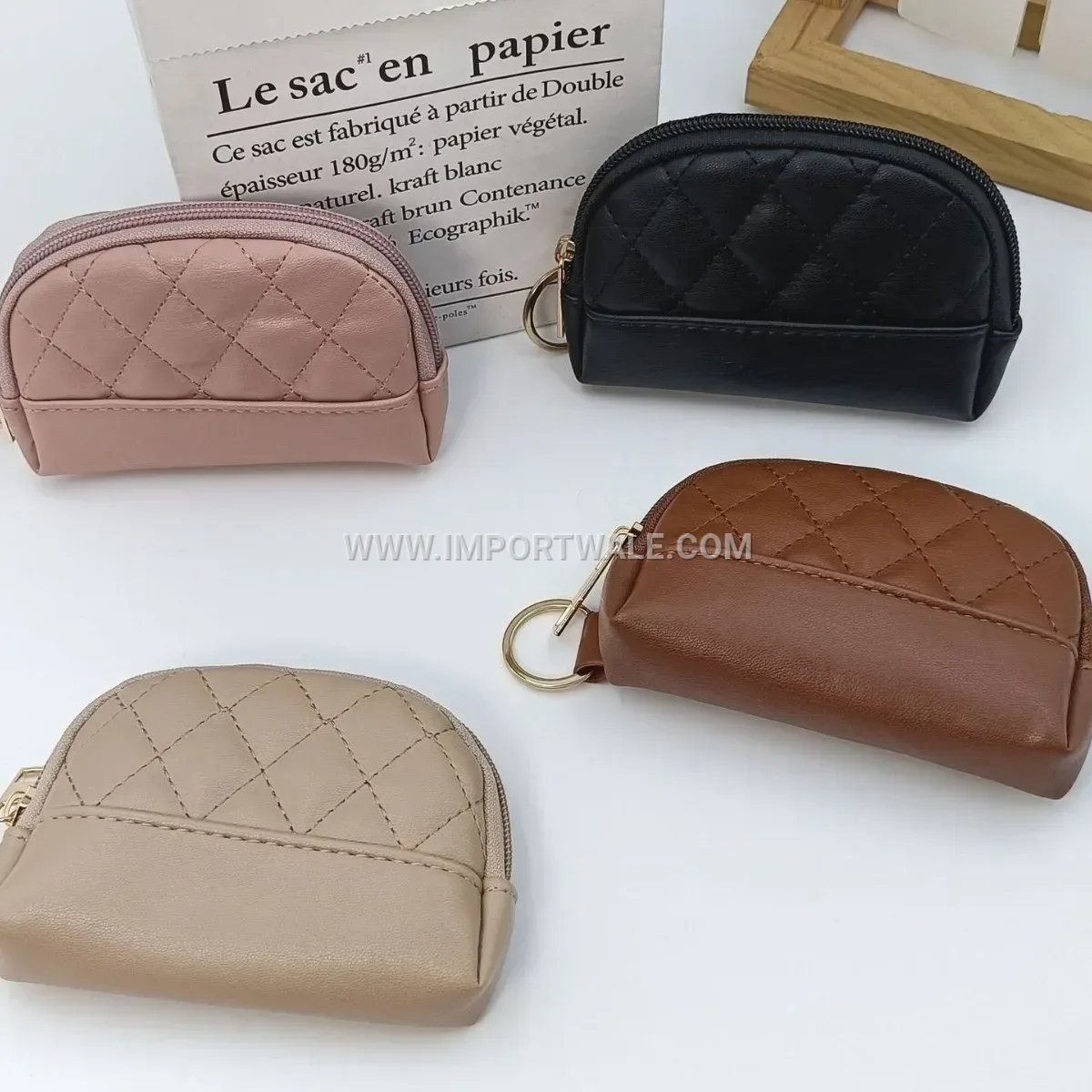 Shell Shaped Quilted Faux Leather Zipper Coin Clutch