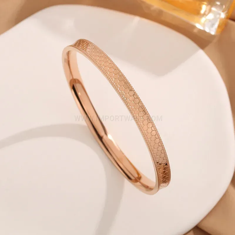 Textured Dragon Scale Pattern Gold-Plated Titanium Bangle