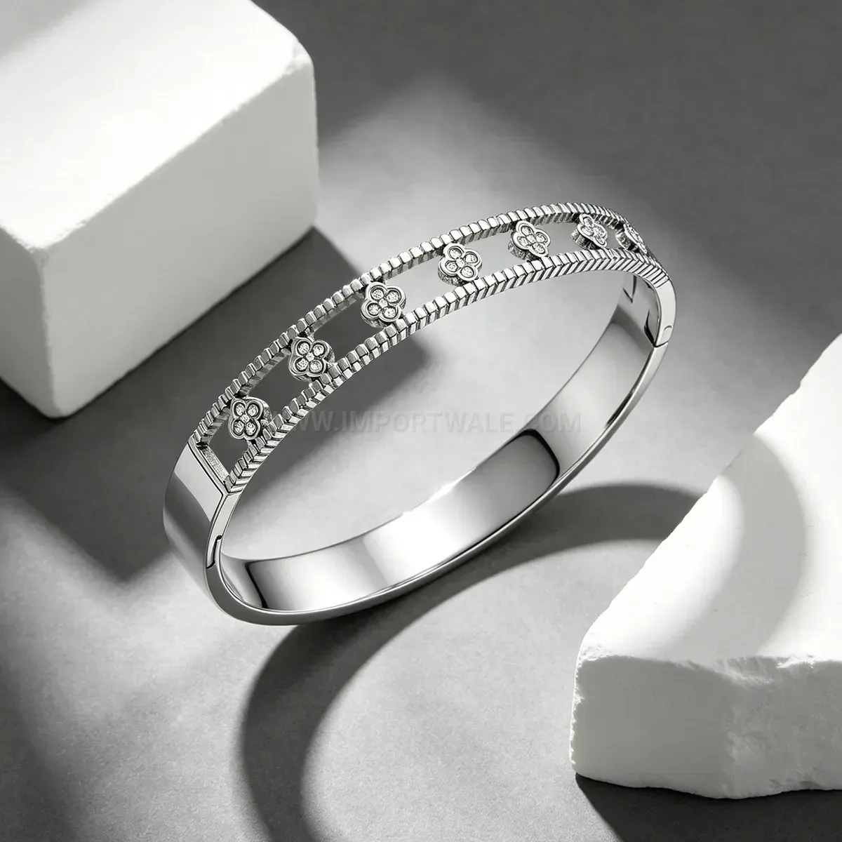 Fashion Wide Stainless Steel Clover Cubic Zirconia Bangle