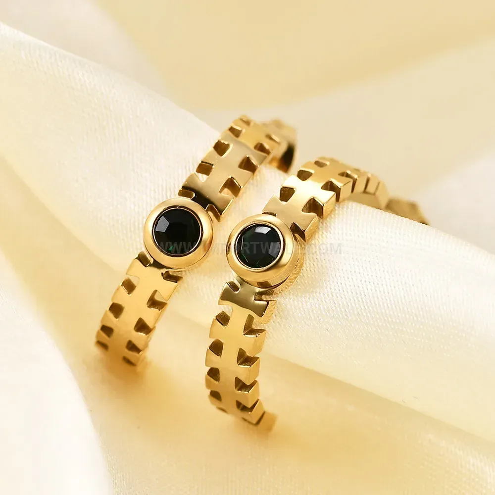 Stylish Vintage Flat Herringbone C-Shaped Stainless Steel Zircon Earrings