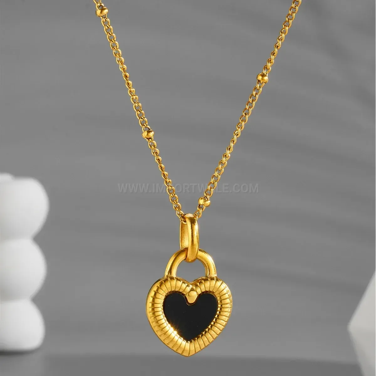 Trendy Double Sided Black and White Shell Heart Pendant Titanium Steel Necklace