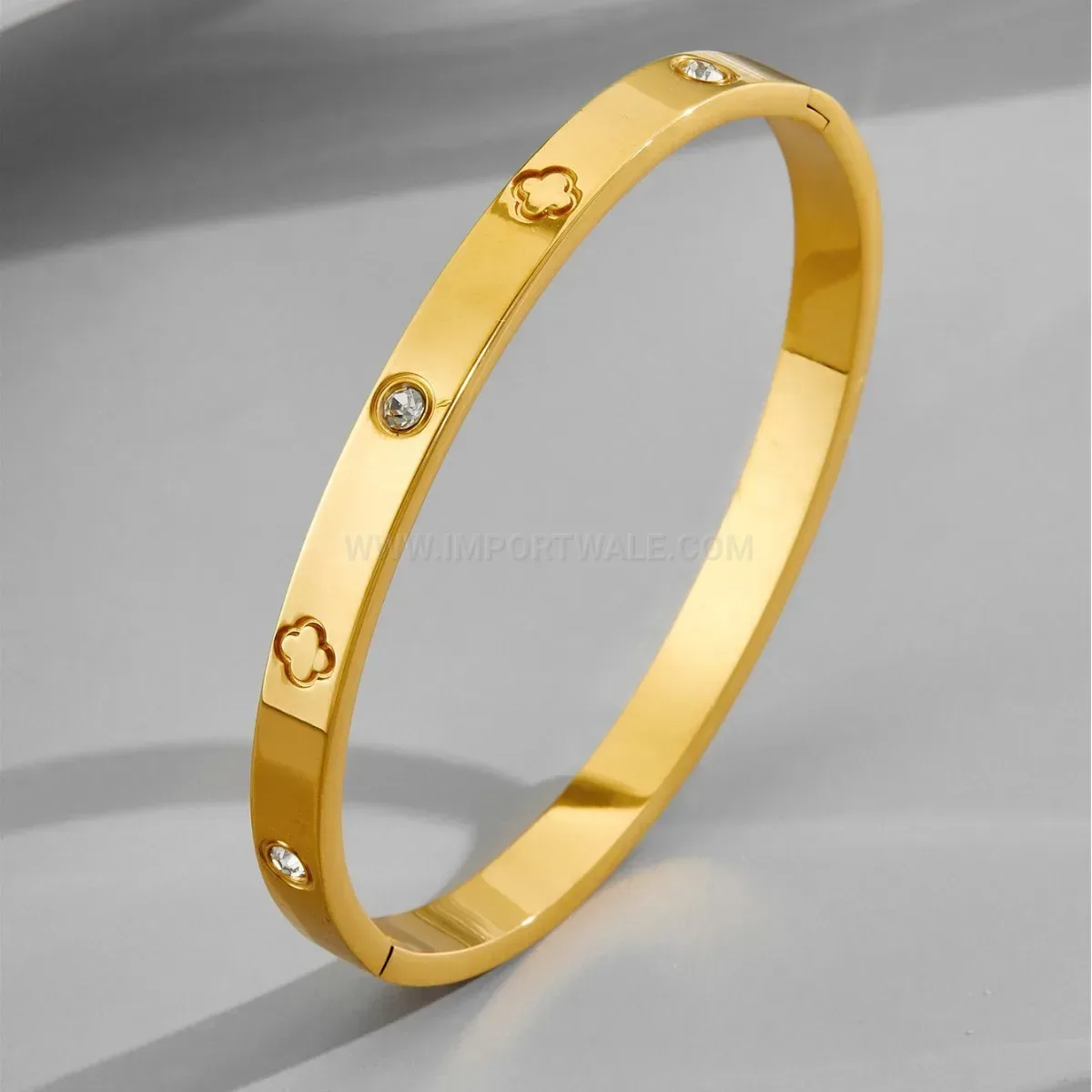 Trendy Clover Printed Titanium Steel Hinged Bangle