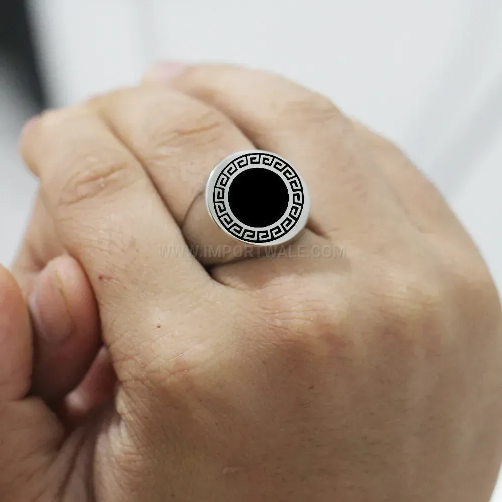 Stylish Distressed Great Wall Motif Stainless Steel Signet Ring