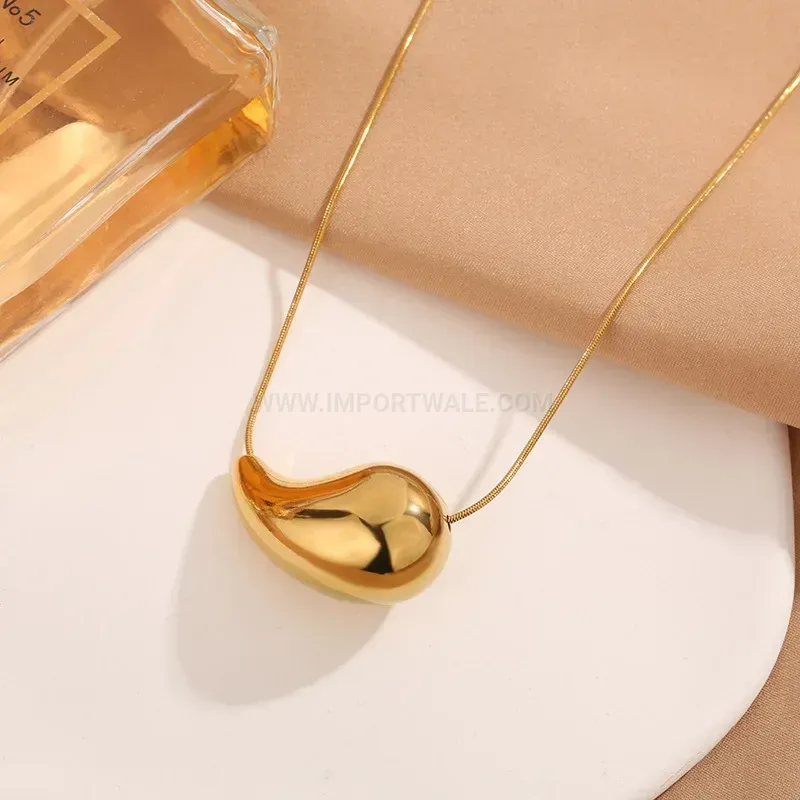 Chic Gold Tone Teardrop Pendant Snake Chain Necklace in Titanium Steel