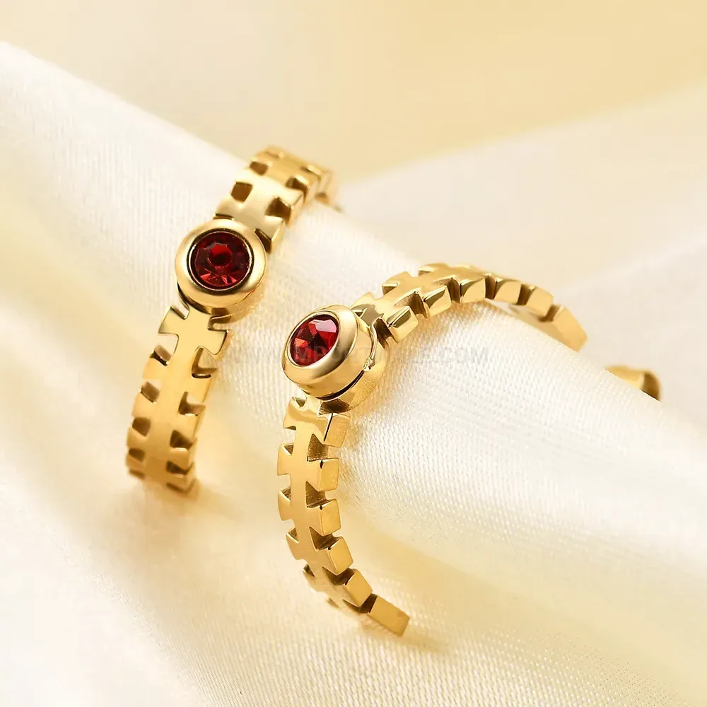Stylish Vintage Flat Herringbone C-Shaped Stainless Steel Zircon Earrings