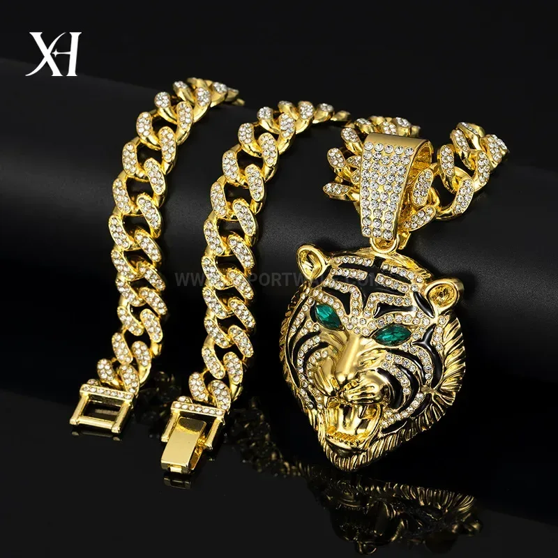 Green Eyes Tiger Head Iced Out Alloy Pendant Necklace