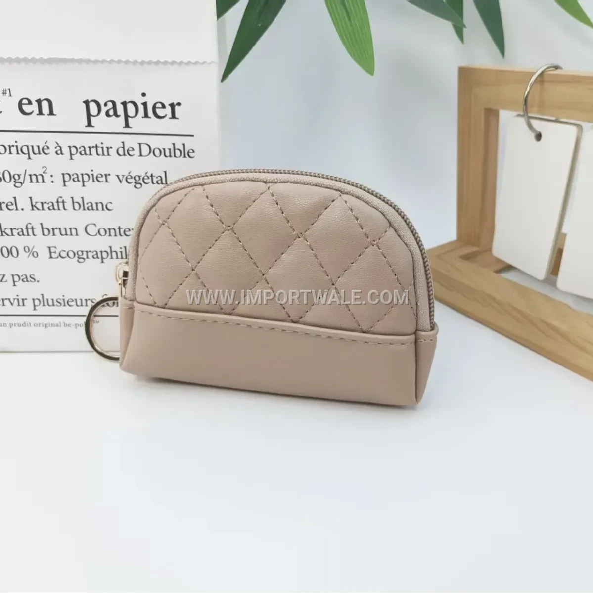Shell Shaped Quilted Faux Leather Zipper Coin Clutch