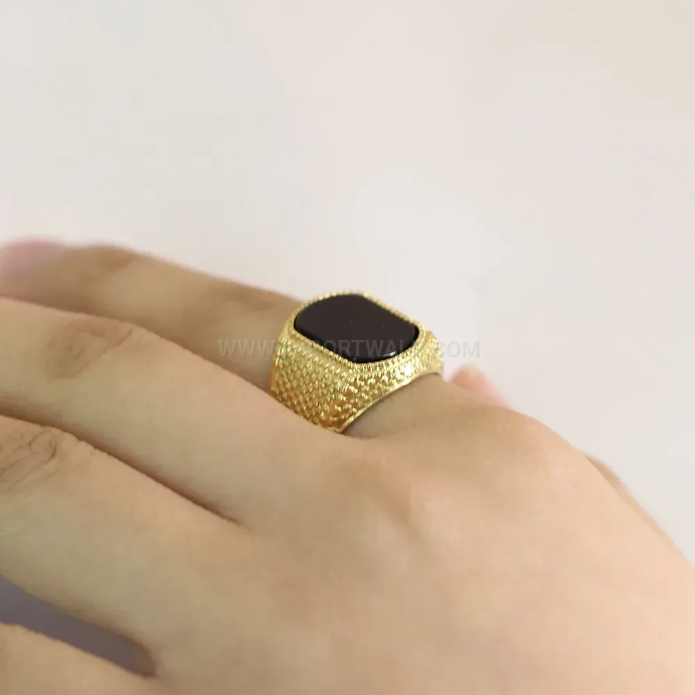 Stylish Snakeskin Textured Stainless Steel Ring with Inlaid Stone Accent
