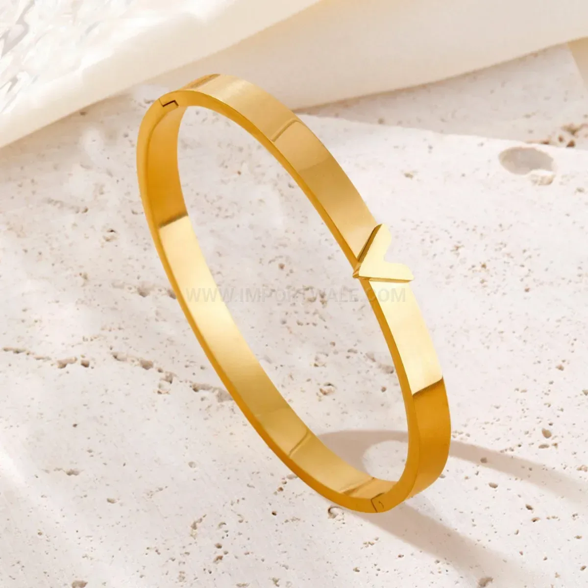 Trendy Minimalist V-Motif Clasp Titanium Steel Bracelet