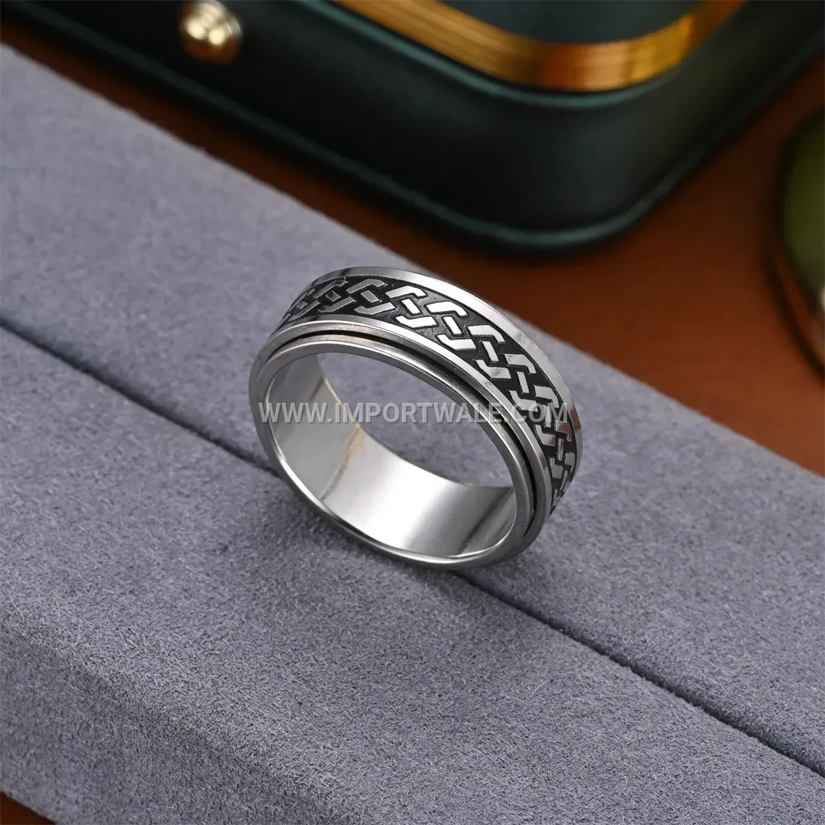 Spinner Stainless Steel Hand Motif Relief Ring