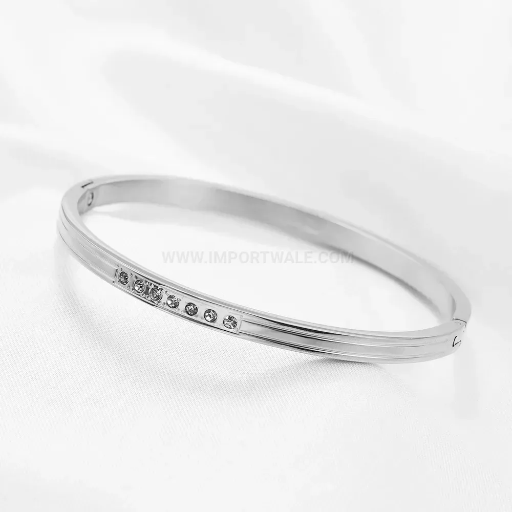 Elegant 18K Gold Plated Zirconia Inlaid Open Stainless Steel Bangle