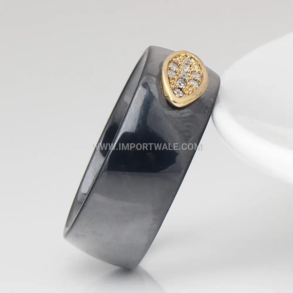 Honeycomb Textured Ceramic Zircon Inlaid Ring