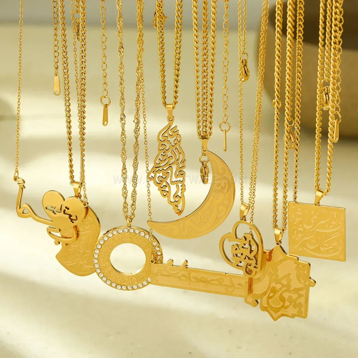 Chic Stainless Steel Crescent Moon Palestinian Map Inscription Pendant Necklace
