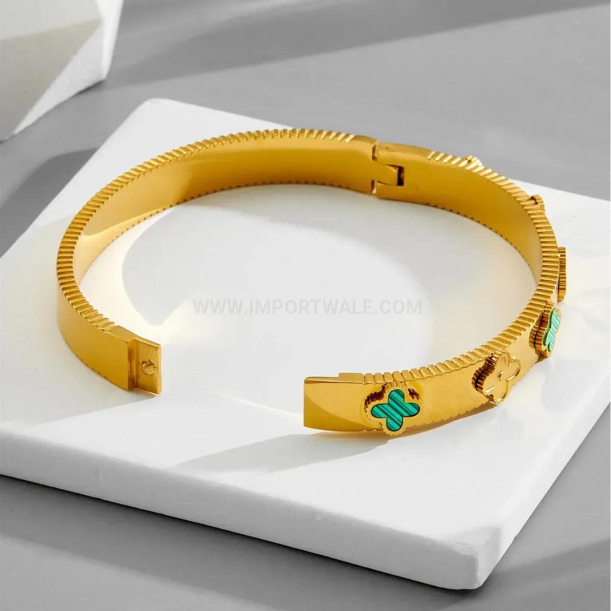 Stylish Mother of Pearl Four-Leaf Flower Titanium Bangle