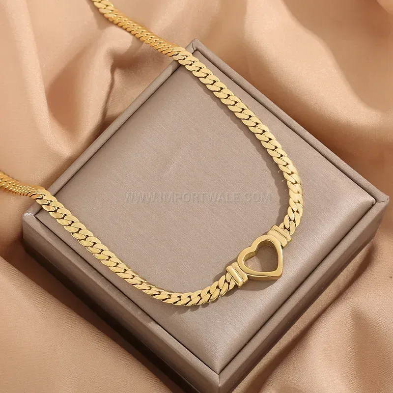 Trendy Hollow Heart Pendant Titanium Steel Clvicle Chain Necklace