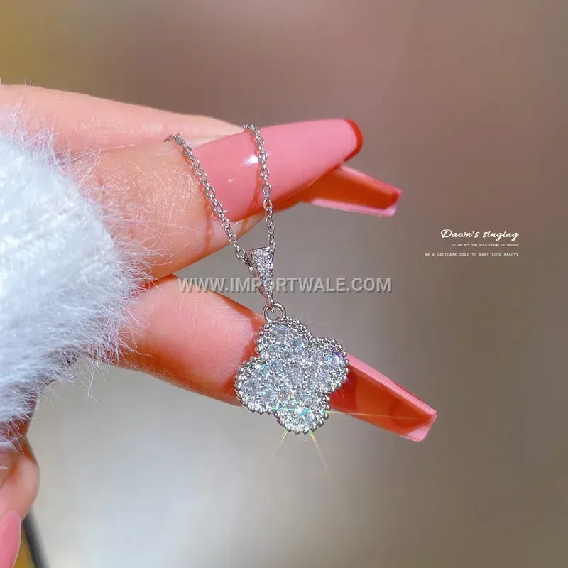 Minimalist 18K Gold Plated Collarbone Pendant Necklace