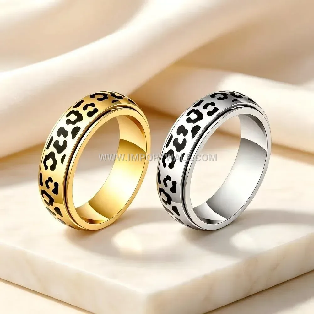 Rotatable Stainless Steel Band Ring with Engraved Leopard Pattern