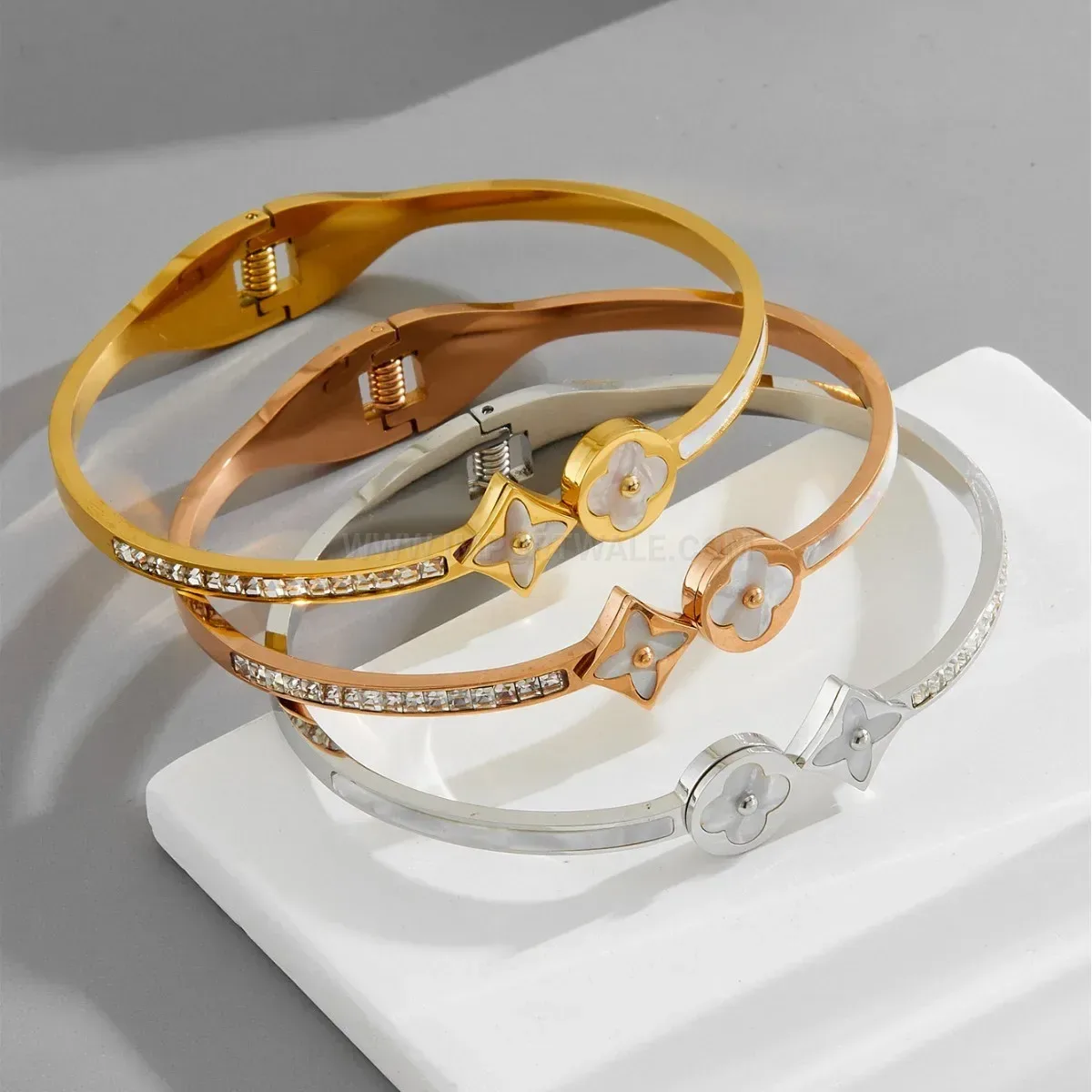Cubic Zirconia Four-Leaf Clover Mother-of-Pearl Titanium Steel Bangle