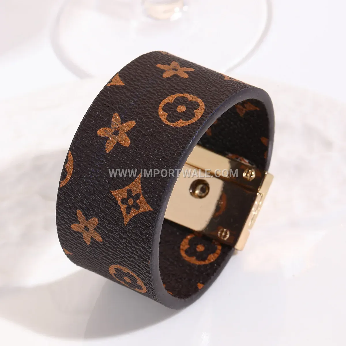 Checkered Patterned PU Leather Bangle with Clasp