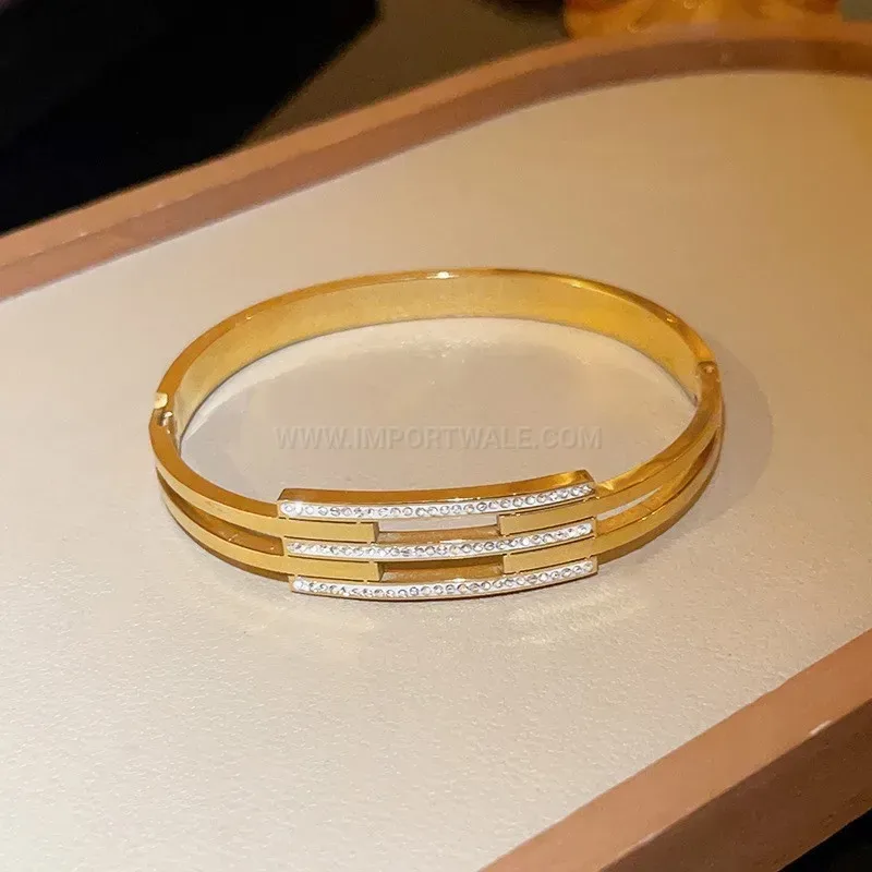 Designer Hollow Four Leaf Clover Stainless Steel Bangle