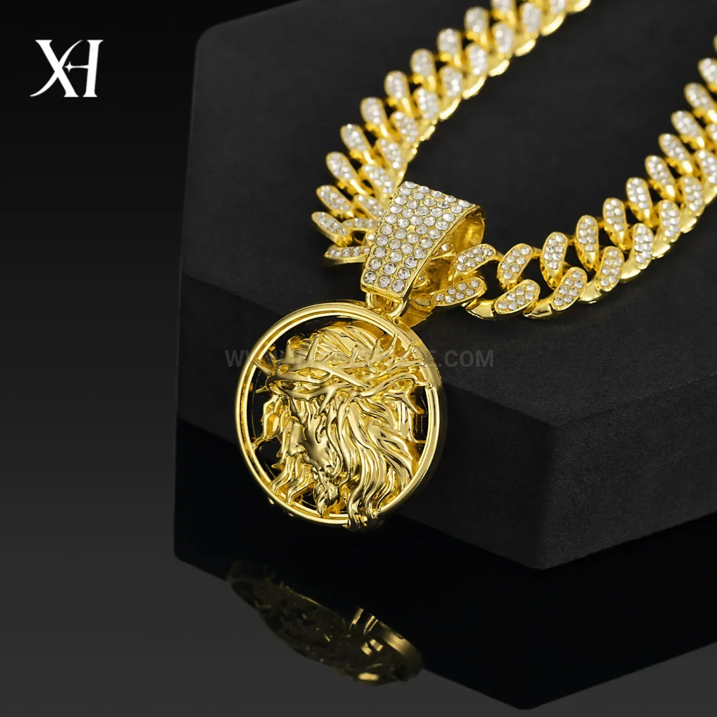 Fashion Embossed Portrait Disc Rhinestone Cuban Pendant Necklace